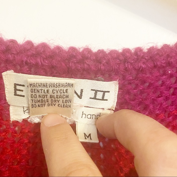 Vintage 80s Hand Knitted Sweater With plaid/ombré design size medium - Picture 4 of 11